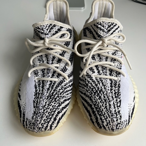 Size 10.5 - adidas Yeezy Boost 350 V2 Low Zebra Non Reflective - Picture 6 of 8